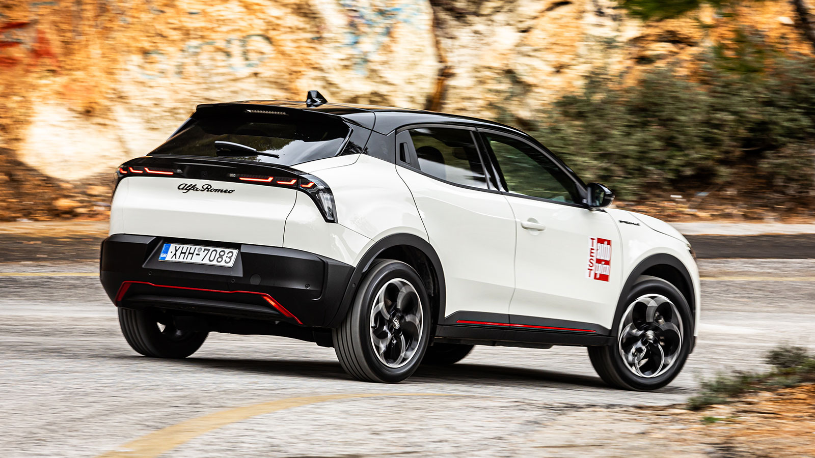Το ηλεκτρικό SUV της Alfa Romeo χαρακτηρίζεται από το ανάλαφρο πάτημα στο δρόμο και την σιγουριά που βγάζει στις απότομες αλλαγές πορείας, με το μπροσ
